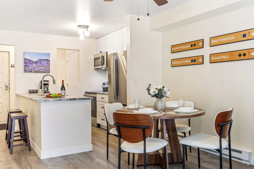 Perfect Kitchen and dining area for family and friends to enjoy a meal.