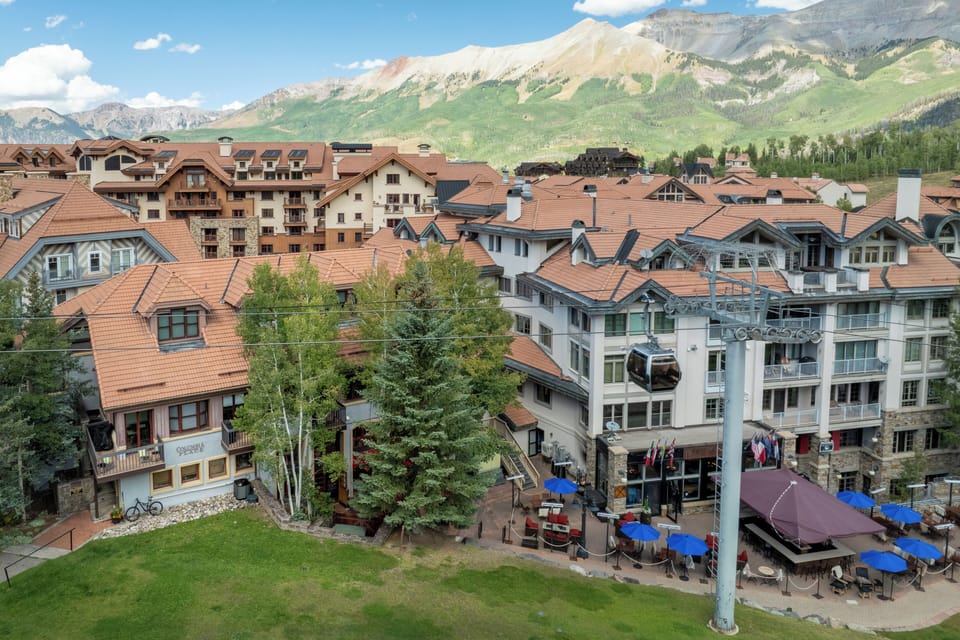Steps from the Gondola — Mountain Views in the Heart of the Village