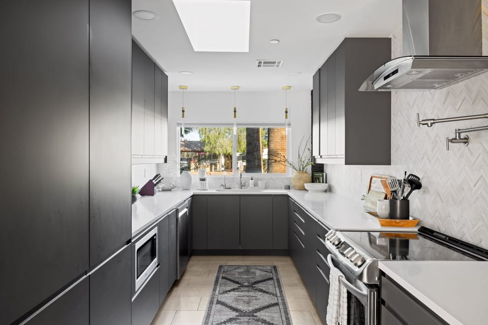 Kitchen Equipped w/ Modern Appliances