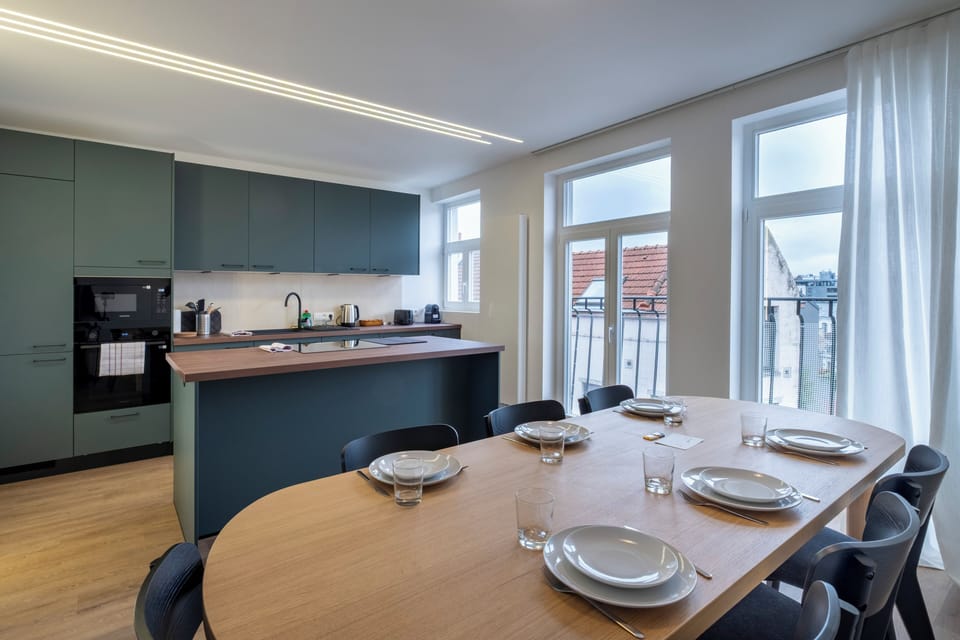 Comfort Apartment, City View | In-room dining
