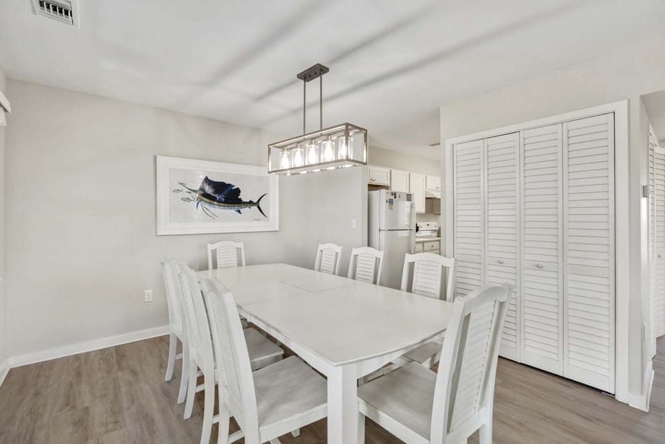 Mid-Level Dining Area: The mid-level dining area is perfect for enjoying a home-cooked meal after a day at the beach.