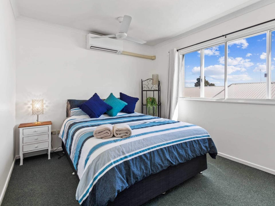 Apartment | 2 bedrooms, iron/ironing board, bed sheets