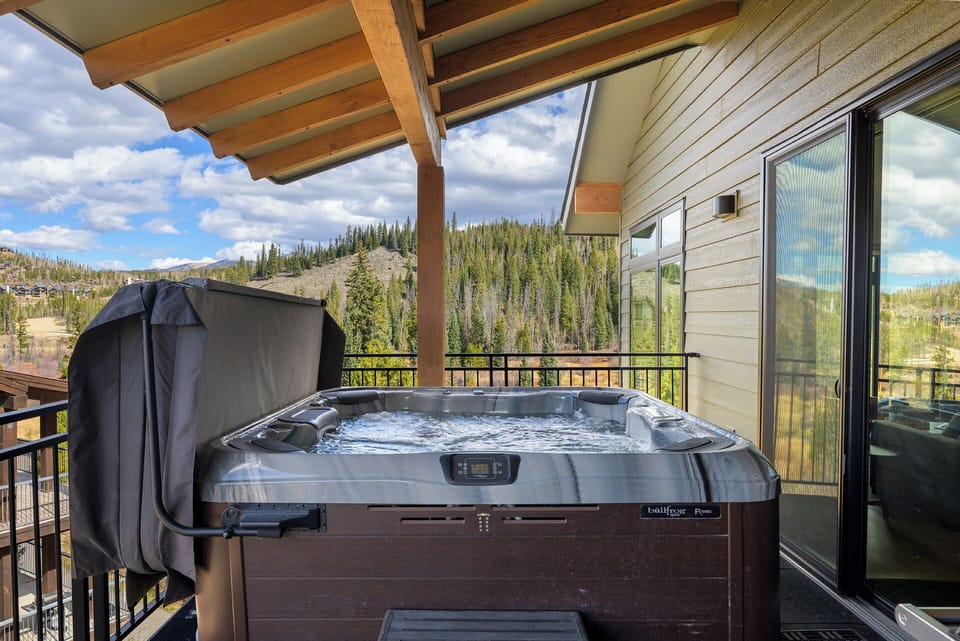 Enjoy the private bubbling hot tub