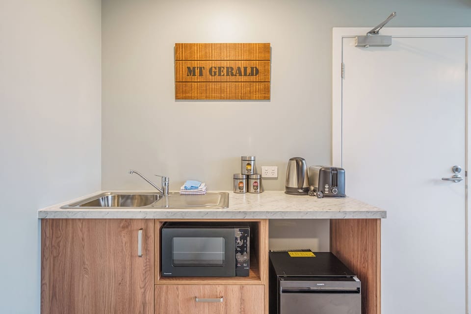 Suite | Private kitchen | Mini-fridge, microwave, cookware/dishes/utensils