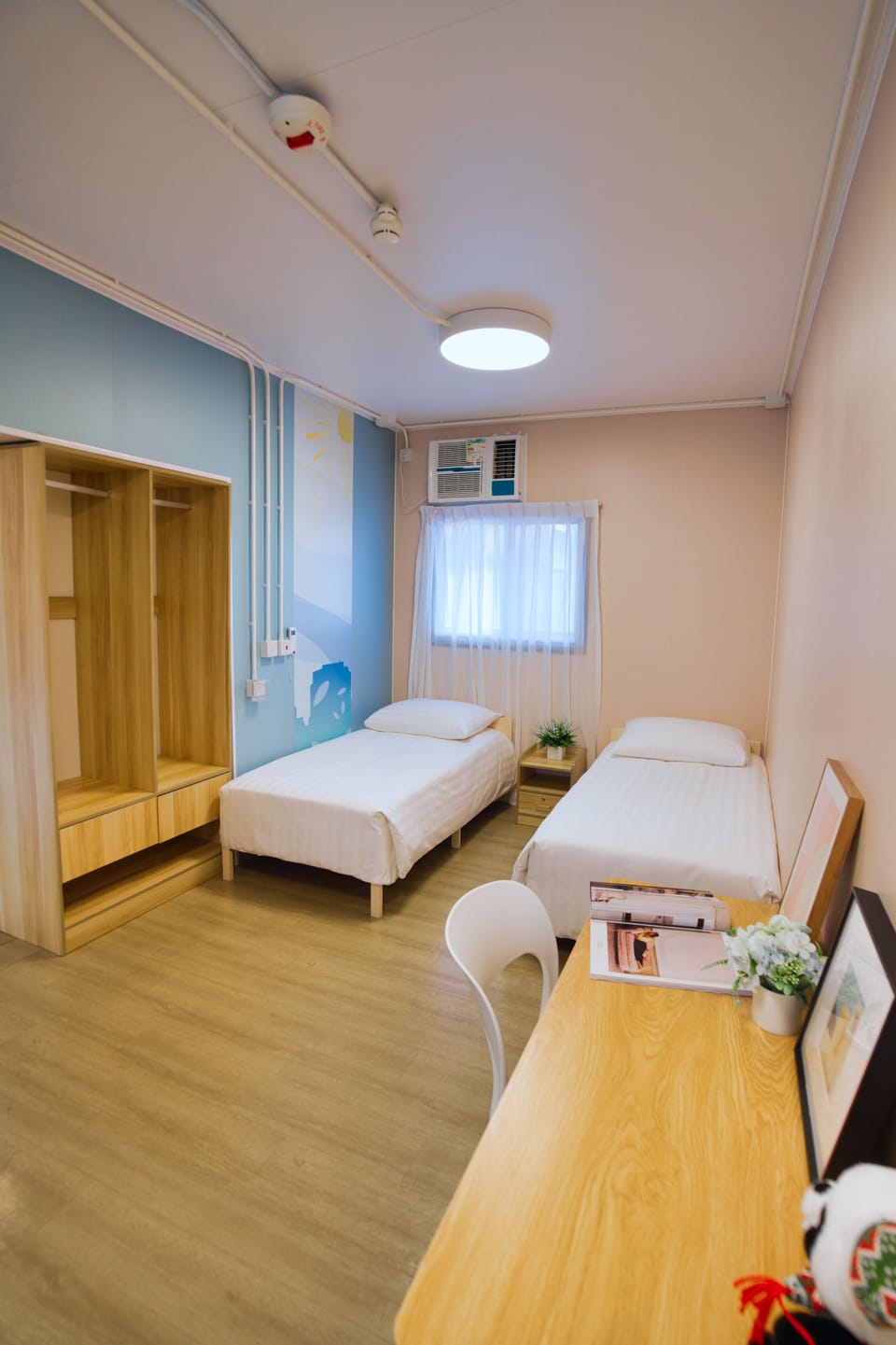 Studio Twin | Desk, blackout drapes, WiFi (free), bed sheets