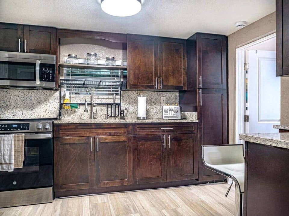 Full kitchen