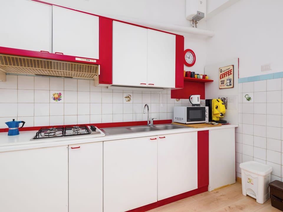 Comfort Apartment, Balcony, City View | Private kitchen | Fridge, microwave, stovetop, espresso maker