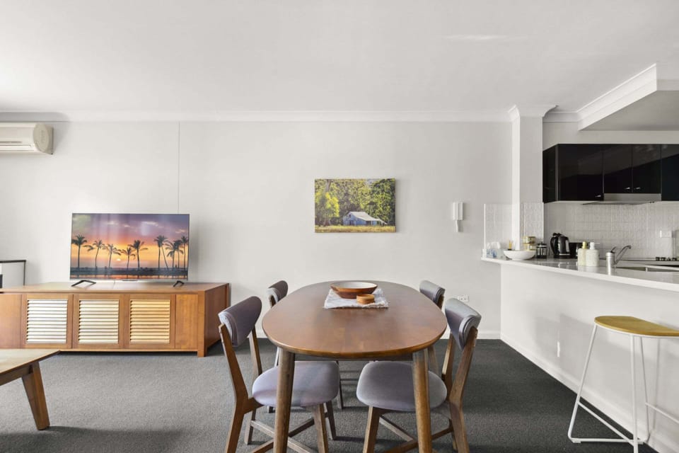 Apartment | Dining