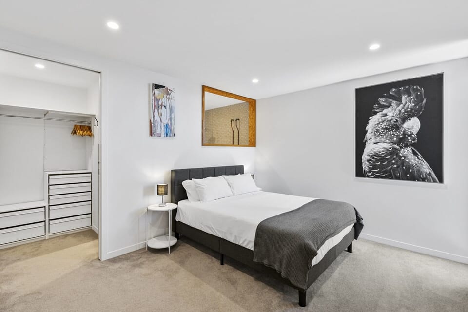 Apartment | 3 bedrooms, laptop workspace, iron/ironing board, bed sheets