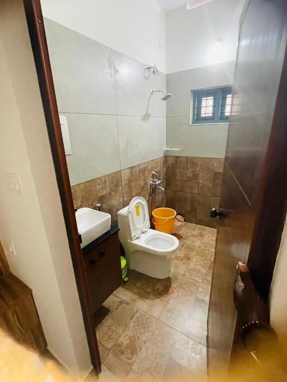 Deluxe Double Room | Bathroom | Shower, free toiletries, bathrobes, towels