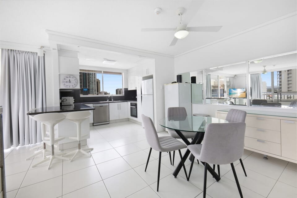 Apartment | Dining