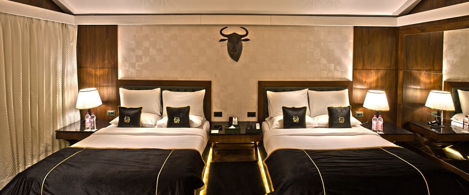 Glamping Tent | In-room safe, iron/ironing board, rollaway beds, free WiFi