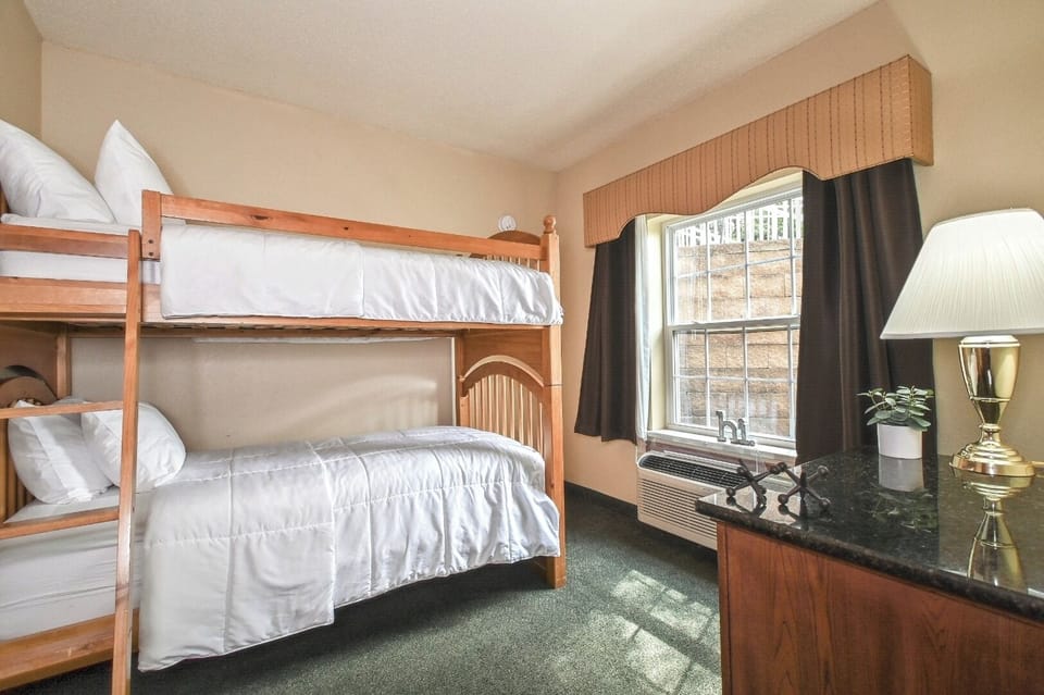 Sleep everyone comfortably with cozy bunks and warm daylight.