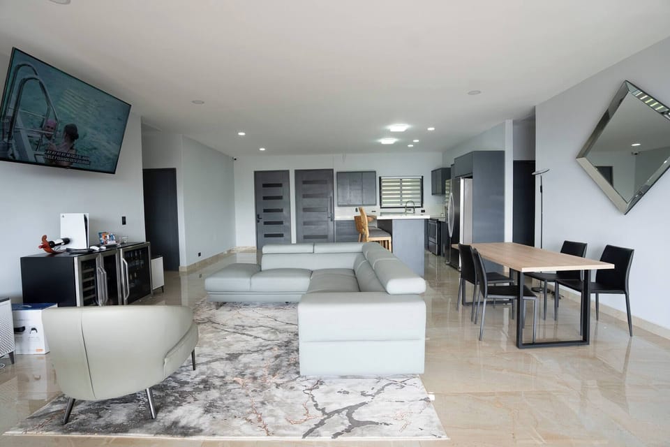 House, 6 Bedrooms, Accessible, Private Pool | Living room