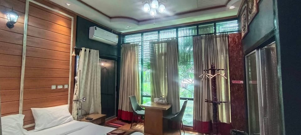 Deluxe Studio, Hill View | Free WiFi