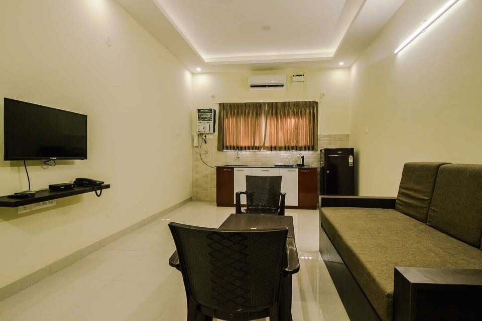 Luxury Apartment, Garden View | Living area