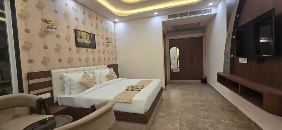 Superior Double Room, Balcony | Premium bedding, down comforters, memory foam beds, minibar