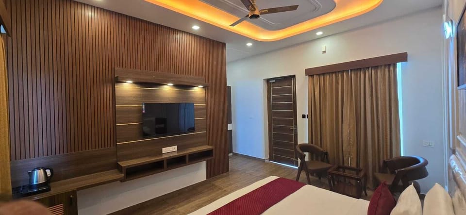 Deluxe Double Room, Garden View | Premium bedding, down comforters, memory foam beds, minibar