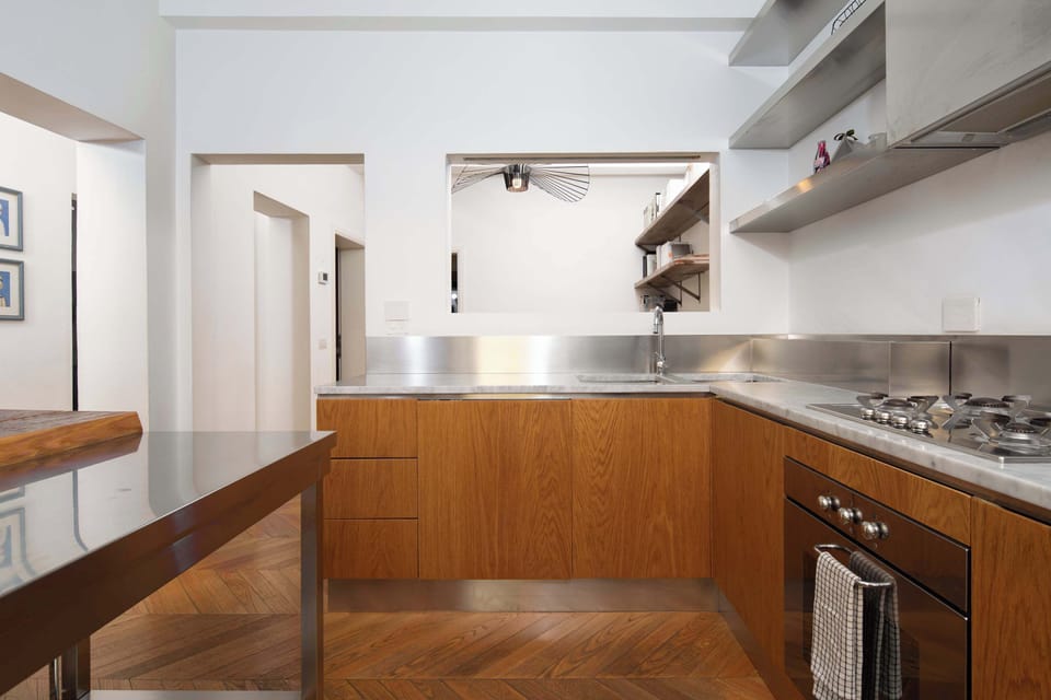 Modern and fully equipped kitchen
