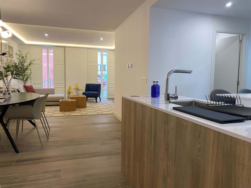 Kitchen and dining area.