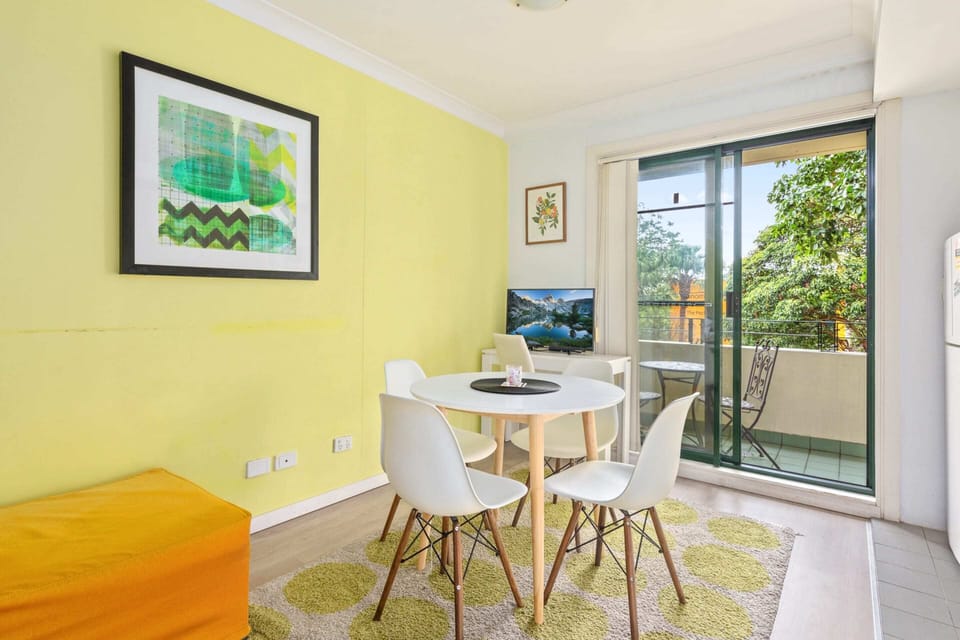 Apartment | Dining