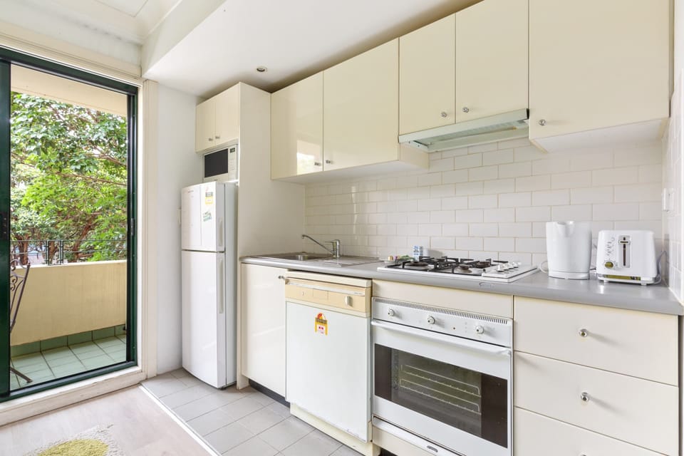 Apartment | Private kitchen | Cookware/dishes/utensils