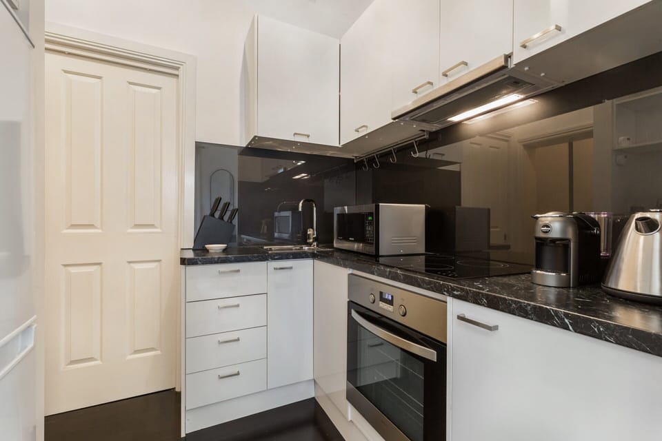 Apartment | Private kitchen | Cookware/dishes/utensils