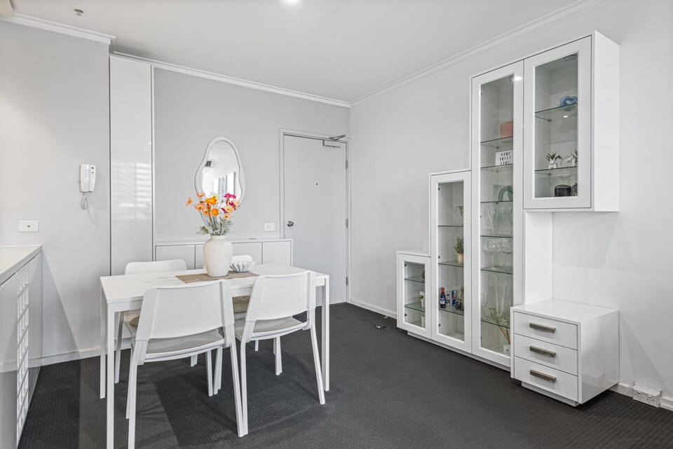 Apartment | Dining