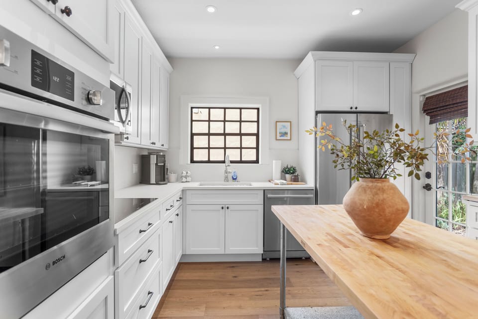 Fully equipped Chef's kitchen with all equipment needed to cook and entertain