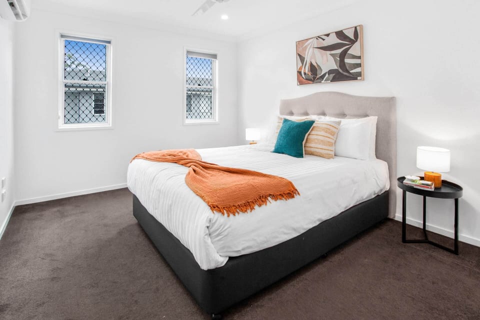 Apartment | 3 bedrooms, laptop workspace, iron/ironing board, bed sheets