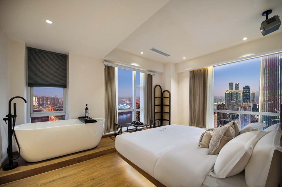Classic Room, City View | Laptop workspace, blackout drapes, soundproofing, WiFi (free)