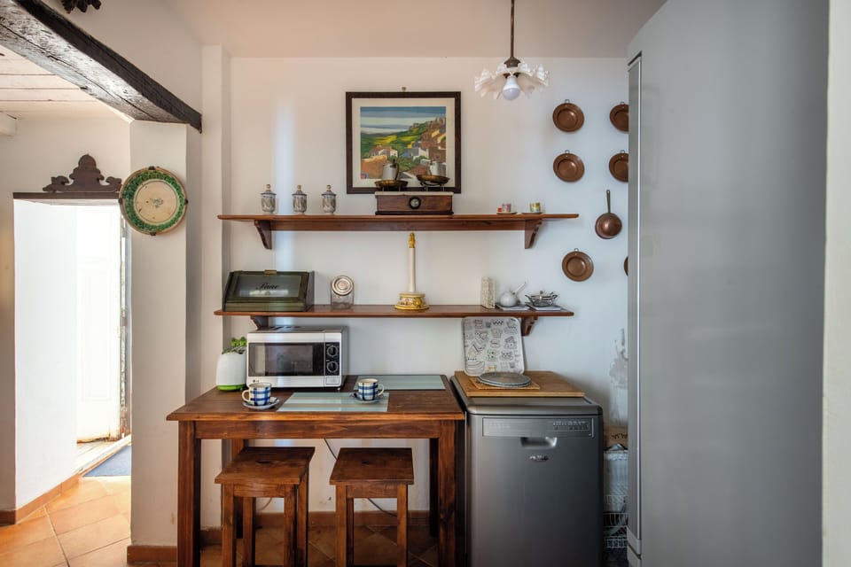Apartment, 2 Bedrooms, Balcony | Private kitchen | Electric kettle