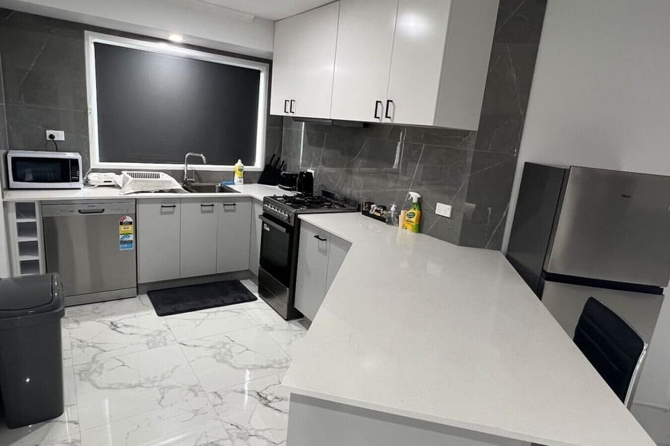 Full kitchen