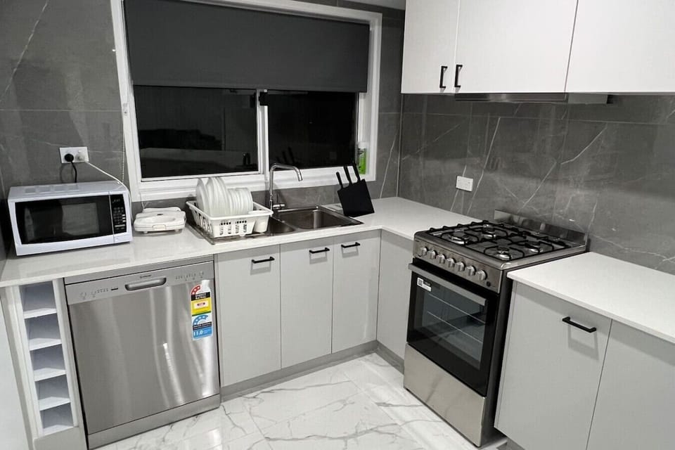Full kitchen