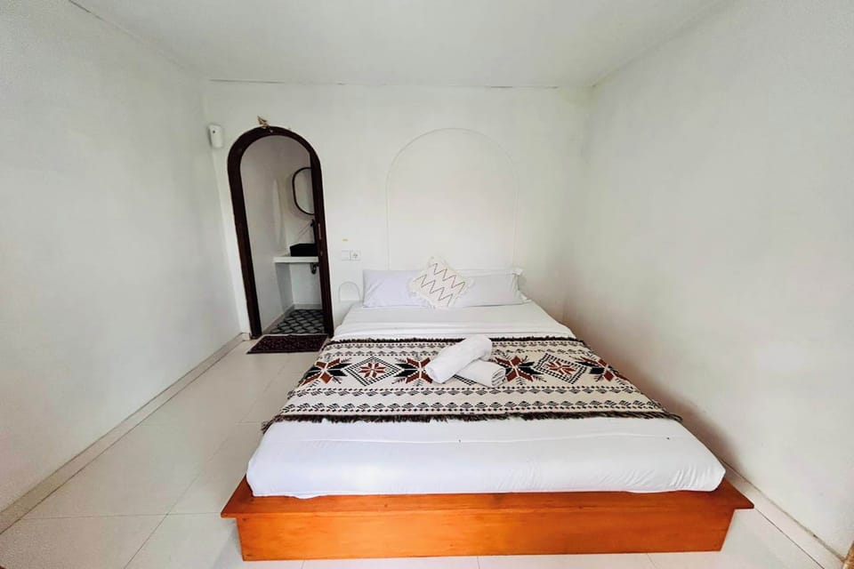 Villa, Pool View | Desk, free WiFi, bed sheets