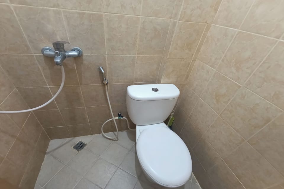 Standard Room | Bathroom | Shower, free toiletries, towels