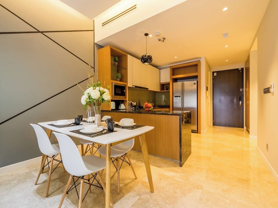 Premium Room, 2 Bedrooms | Dining room