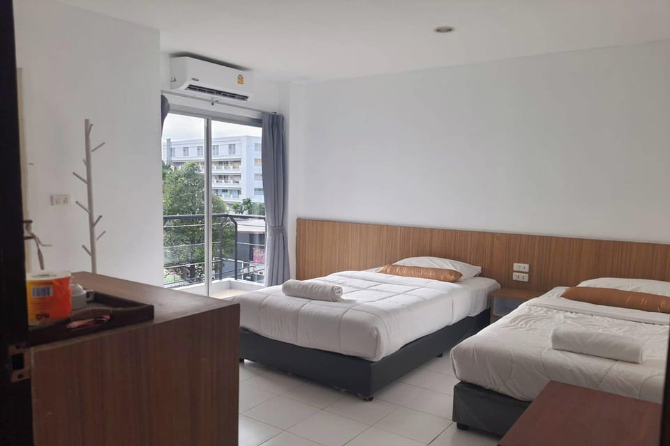 Standard Twin Room | Desk, free WiFi, bed sheets