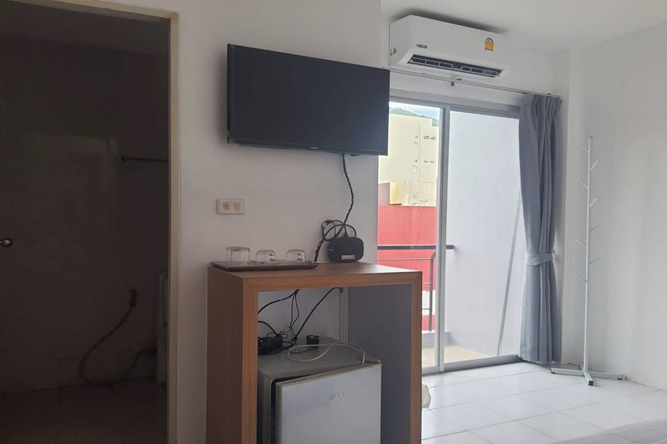 Standard Twin Room | Desk, free WiFi, bed sheets