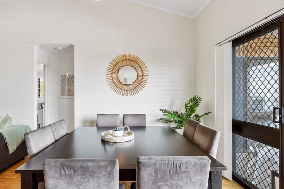 Apartment | Dining