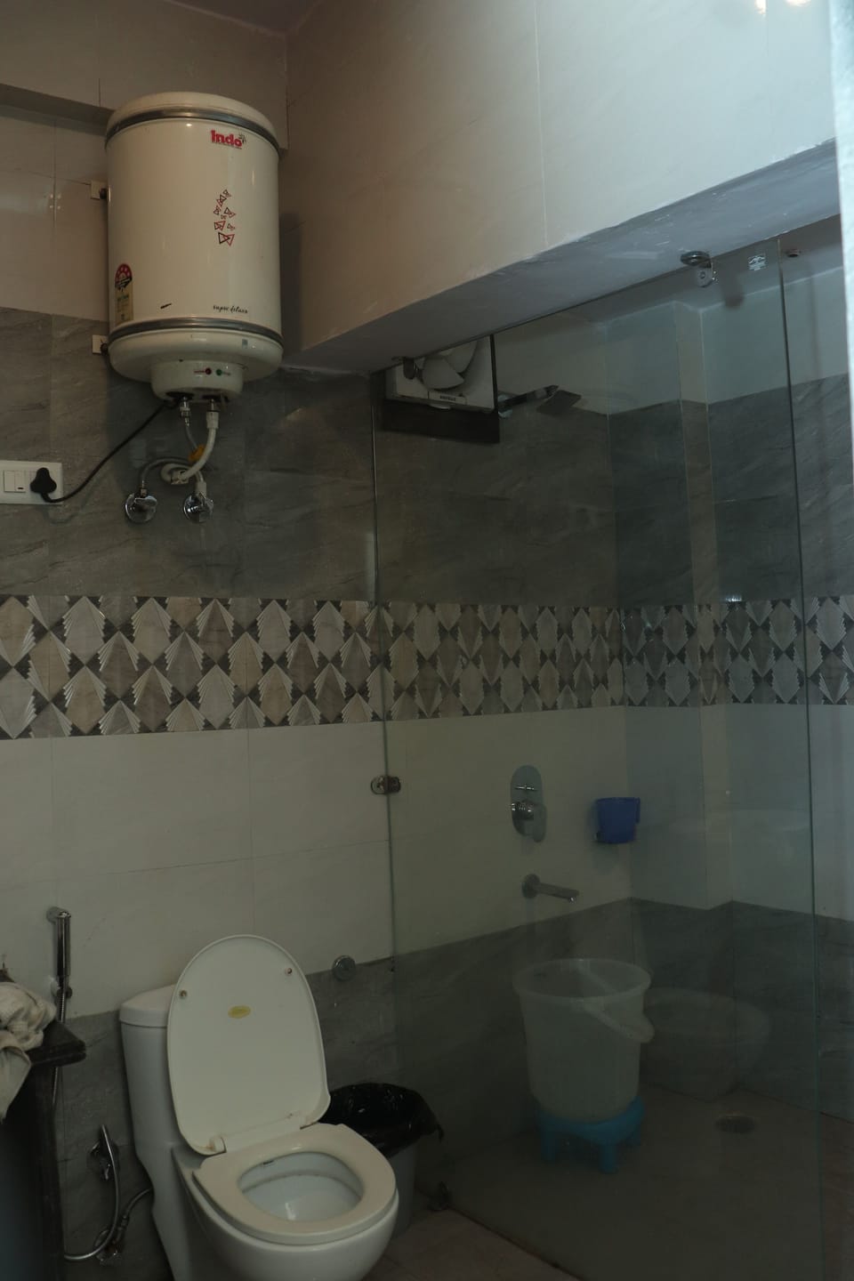Free toiletries, toilet paper