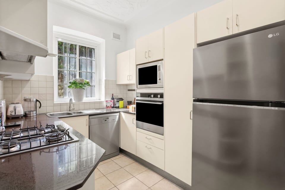 Apartment | Private kitchen | Coffee/tea maker, fridge, microwave, oven