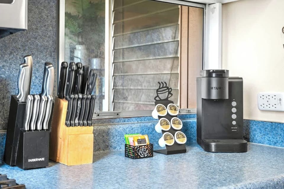 Everything you need for an easy stay, including a Keurig coffee maker and a full set of quality knives for meal preparation.