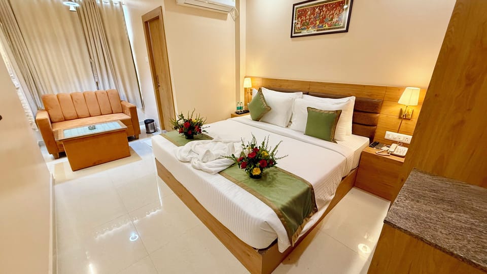 Premium bedding, desk, laptop workspace, WiFi (free)