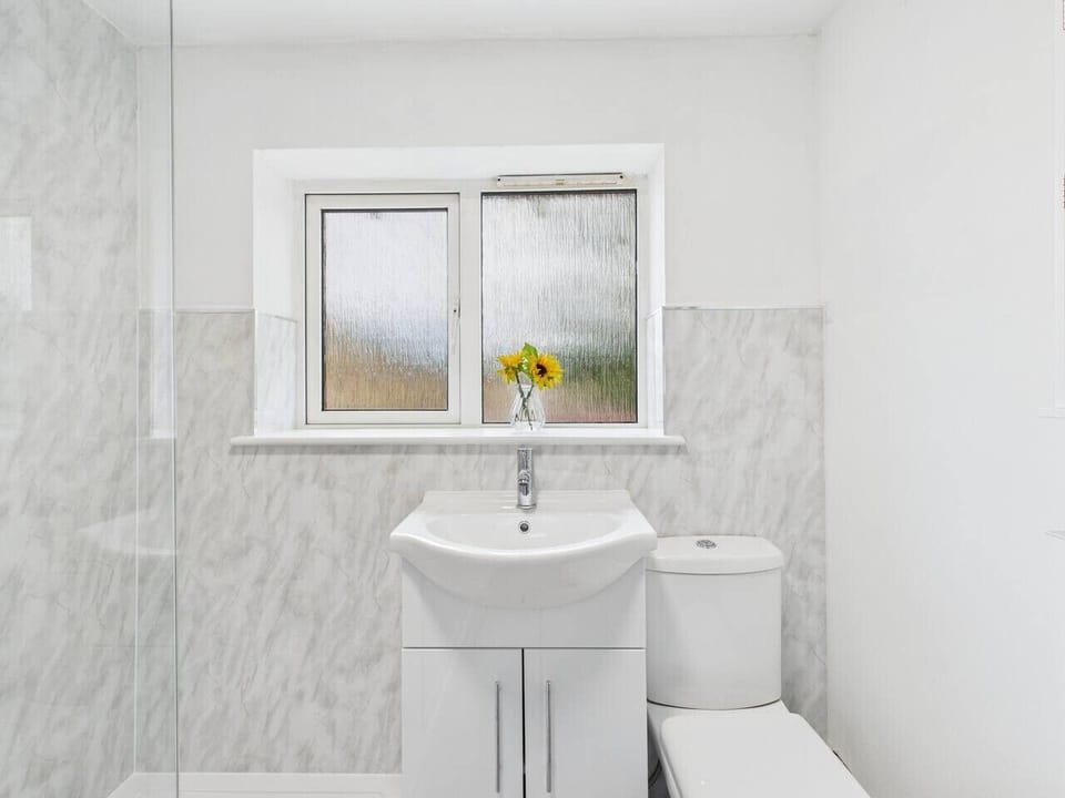 Clean lines and a sparkling finish. Everything you need to refresh and prep for a day exploring Bishops Cleeve.