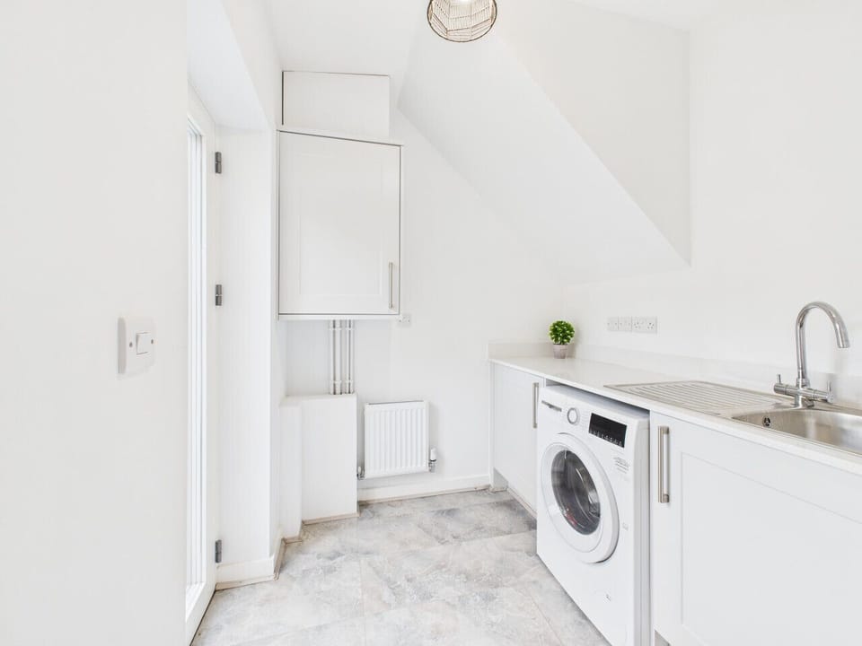 Keep things easy with a handy utility area, complete with sink and washing machine.