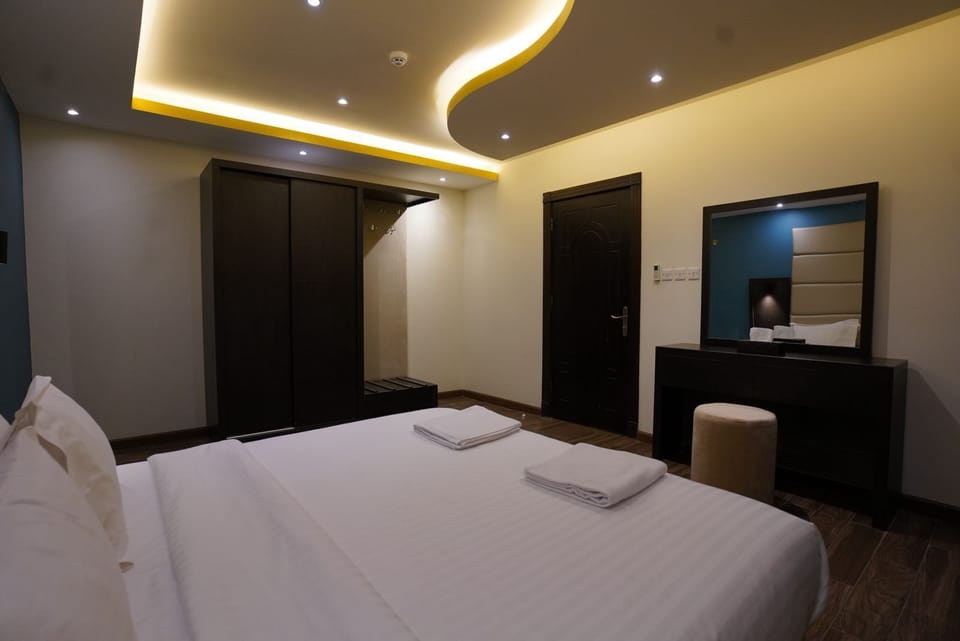Comfort Studio Suite | Laptop workspace, iron/ironing board, free WiFi