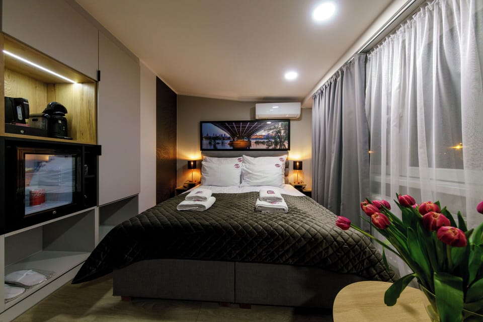 In-room safe, desk, laptop workspace, soundproofing