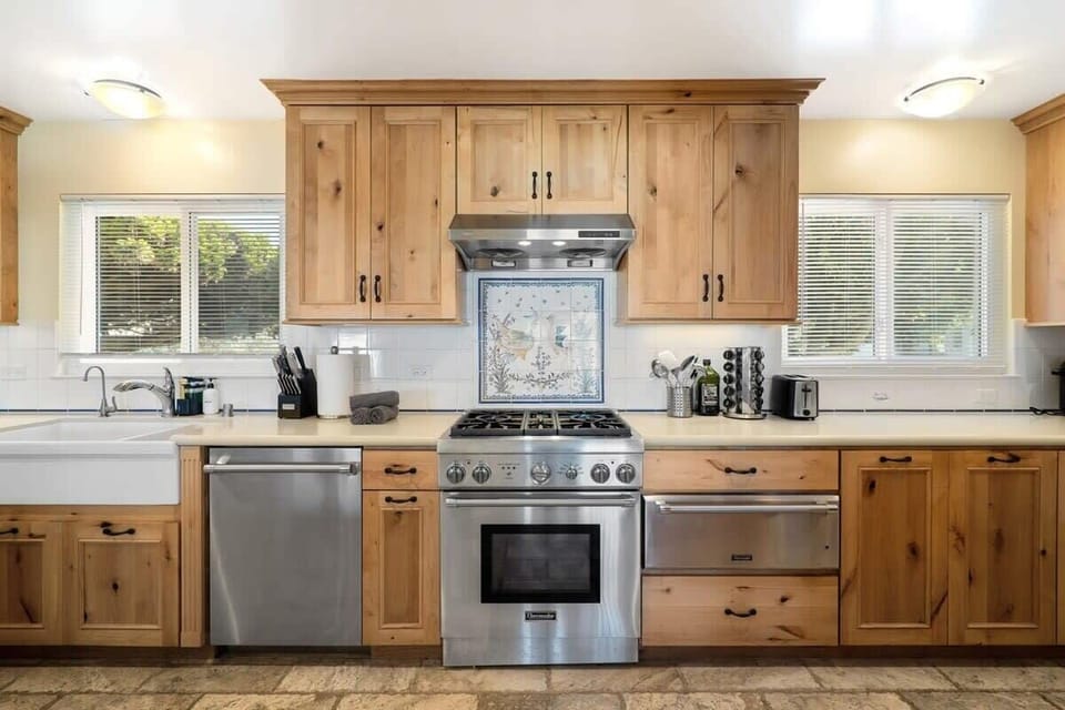 House, Ocean View, Oceanfront (3 Bedrooms) | Private kitchen | Microwave, oven, espresso maker, coffee/tea maker