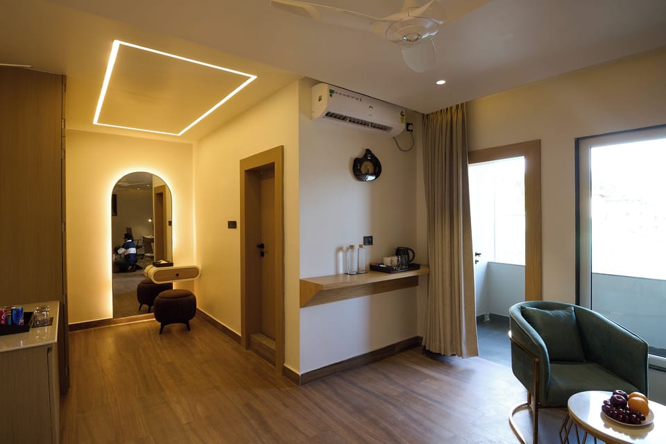 Suite, City View | Laptop workspace, iron/ironing board, WiFi (free)